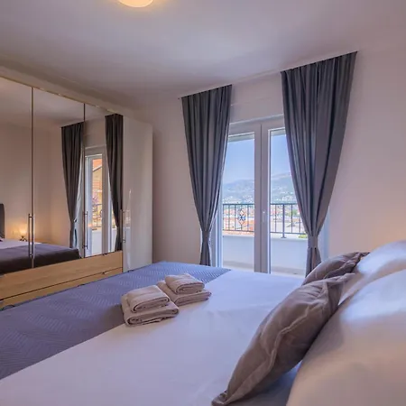 Maya פודסטראנה