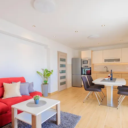 Maya פודסטראנה