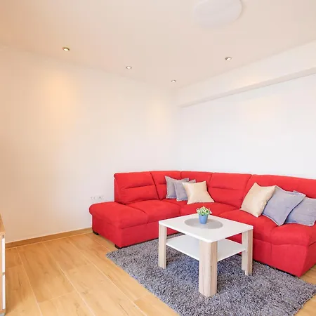 Maya פודסטראנה