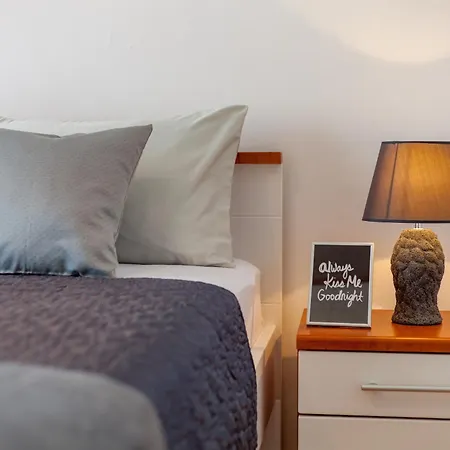Maya Apartman *