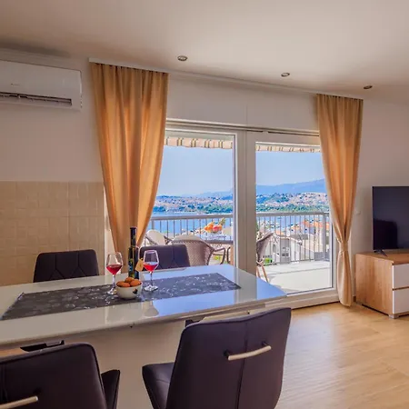 Maya Apartment
