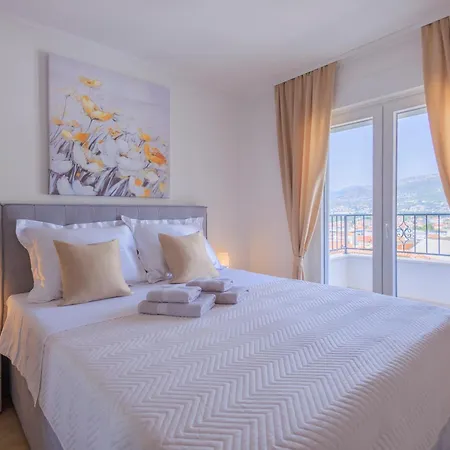 Maya Apartman *