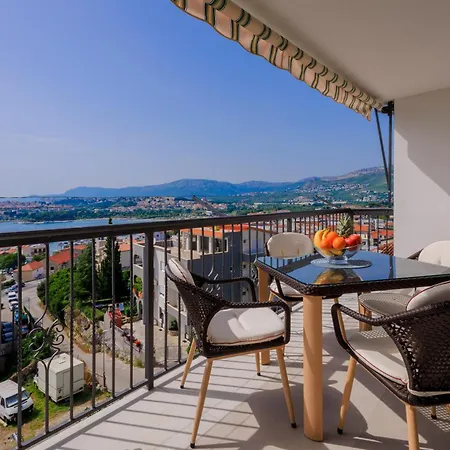 Maya Apartman
