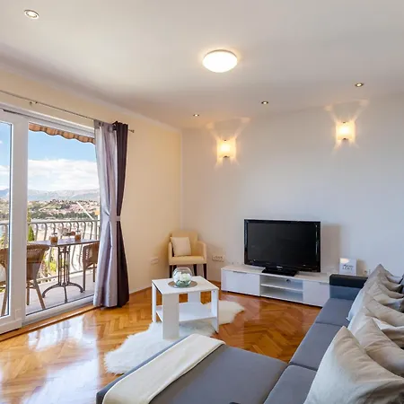 Maya Apartman *